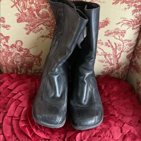 Harley-Davidson Black Heeled Boots with Flame Detail - Picture 2 of 5